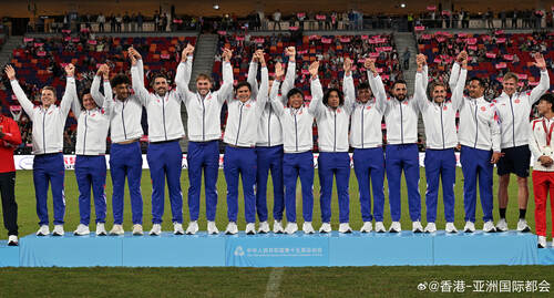 香港队奖牌捷报不断！港队于第十五届全国运动会累计取得十四面奖牌，包括在11月14至16日举行的赛事中连夺四金、两银和四面铜牌，可喜可贺！

七人制橄榄球
香港队 -  男子七人制橄榄球金牌

游泳
何诗蓓 - 女子100米自由泳金牌
何甄陶 - 男子50米自由泳金牌
麦世霆 - 男子200米蛙泳铜牌

场地自行车
李 ​