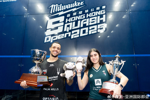 “Milwaukee 香港壁球公开赛 2025”（12 月 1 至 7 日）圆满结束，埃及顶尖球手在决赛中包揽男、女子组冠军，为观众献上一场精彩绝伦的世界级壁球盛宴。为期一周的赛事，壁球迷们在香港壁球中心和海洋公园的全玻璃球场欣赏节奏紧凑的比赛，充分展现香港是一个充满活力的国际体育舞台。

图片: 中国香港 ​
