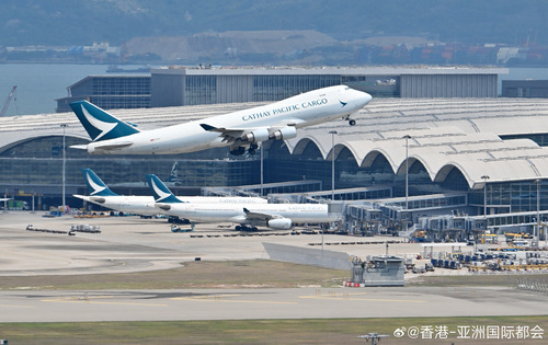 香港国际机场荣膺2025年全球最繁忙货运机场！国际机场协会于4月14日公布2025年全年数据，香港国际机场年内货运量达507万公吨，蝉联全球最繁忙货运机场，是自2010年以来第15次高踞全球榜首，进一步巩固香港作为国际航空枢纽的地位。

#香港##香港品牌##亚洲国际都会##交通及物流##香港国际机场#...全文： http://m.weibo.cn/7031177055/5287981329940744 ​