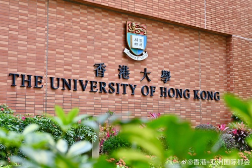 香港高等教育再创佳绩！在泰晤士高等教育（THE）公布的2026年亚洲大学排名中， 香港共有8所大学跻身百强，创下佳绩，当中香港教育大学和岭南大学更首次上榜，成绩令人鼓舞。香港大学继续稳居本港排名最高学府，位列第6；香港中文大学亦跻身前10名。排名涵盖来自36个国家及地区、超过900所大学，香港院...全文： http://m.weibo.cn/7031177055/5291292703590788 ​