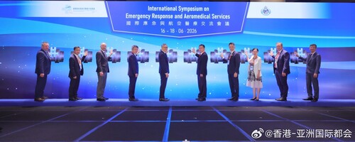 首届“国际应急与航空医疗交流会议”在香港圆满举行（6月16至18日），汇聚来自八个国家及地区逾230位政策制订者 、专家学者和机构代表，彰显香港作为亚洲应急航空枢纽的地位。会议透过专题演讲、专题讨论、技术参访及现场示范，共同探讨航空医疗与紧急应变的最新发展及未来方向。多项合作备忘录亦于会 ​
