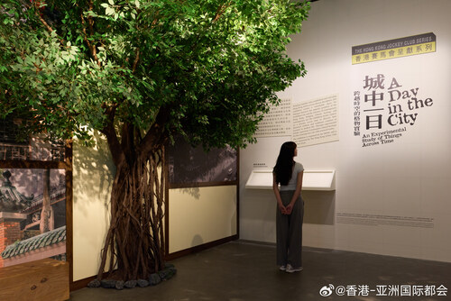 一场跨越世纪的创意对话！[憧憬]“城中一日——跨越时空的格物实验”展览现正于香港故宫文化博物馆展出（展期至2027年2月22日），汇聚九位跨领域的本地艺术家，以恢宏壮丽的紫禁城为灵感，在展厅中交织出当代香港的城市活力，展览构筑出连结不同世代的文化桥樑。展览设有以体验工作坊为核心的创意实验 ​