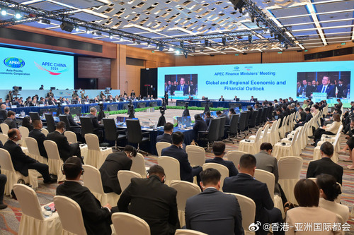 香港特别行政区迎来历史性时刻！[点赞] 2026年亚太区经济合作组织财政部长会于10月20日首次在香港举行，来自亚太经合组织成员经济体及国际组织的代表齐聚香港，展开一连两日会议，推动亚太区内的经济和金融合作。会议聚焦全球及区域宏观经济金融形势、支持民生发展的财政政策、数字基础设施融资、普惠 ​