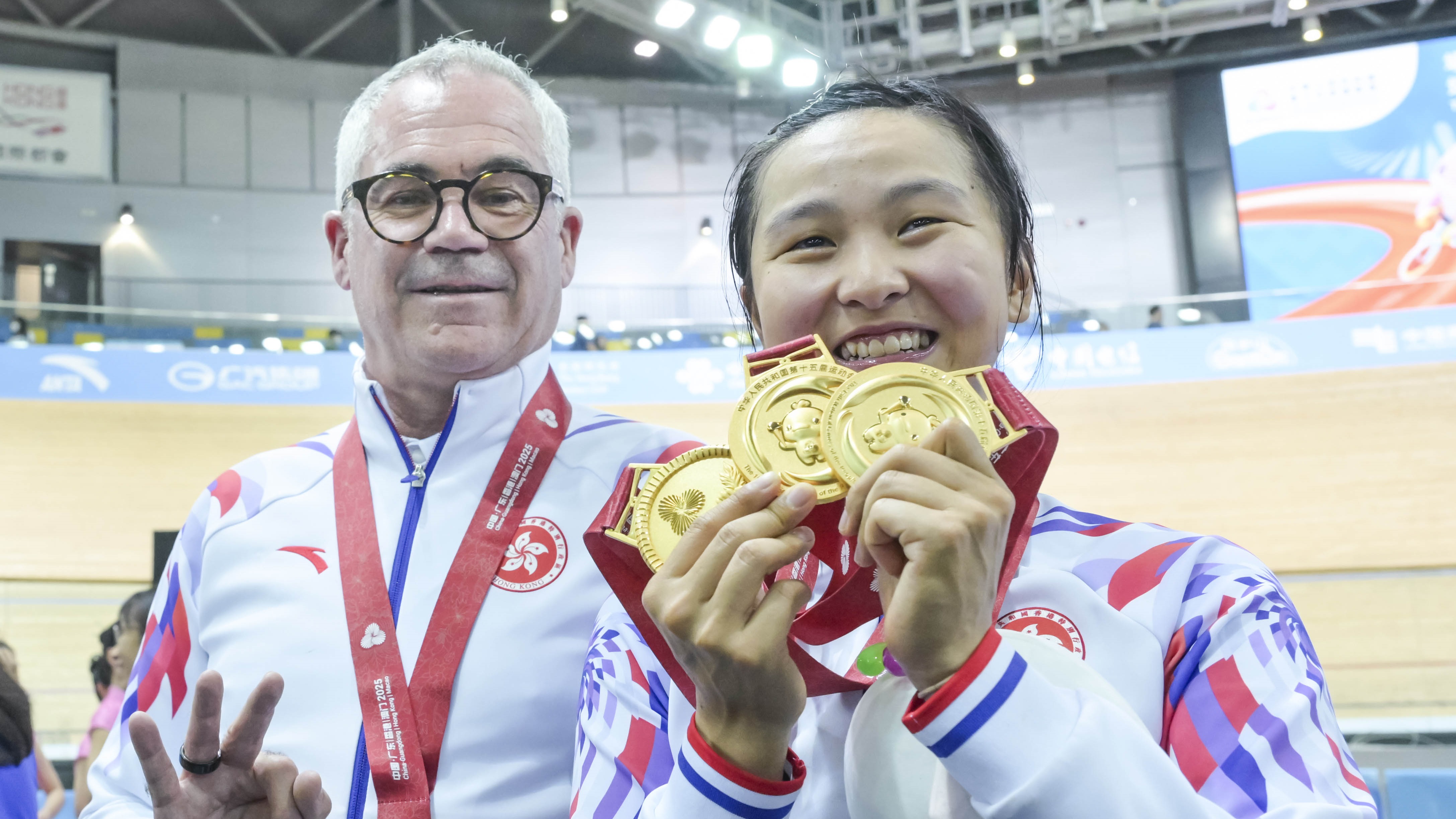 李思颖于第十五届全国运动会夺得场地自行车女子全能赛金牌。 (2025)