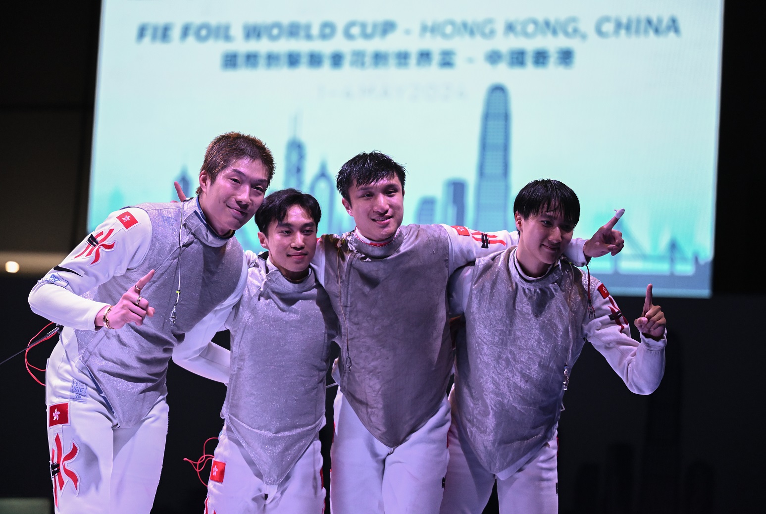 香港剑击运动员张家朗、李逸朗、蔡俊彦和梁千雨夺得国际剑击联会花剑世界杯男子团体赛金牌。(2024)