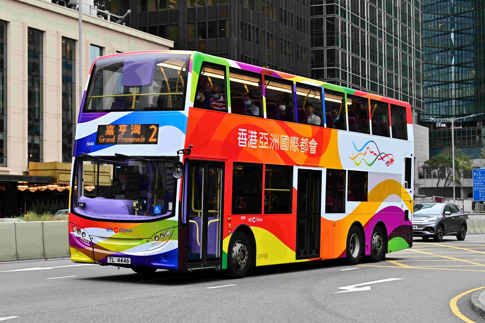 「香港品牌」巴士添上色彩缤纷的「外衣」(2025)