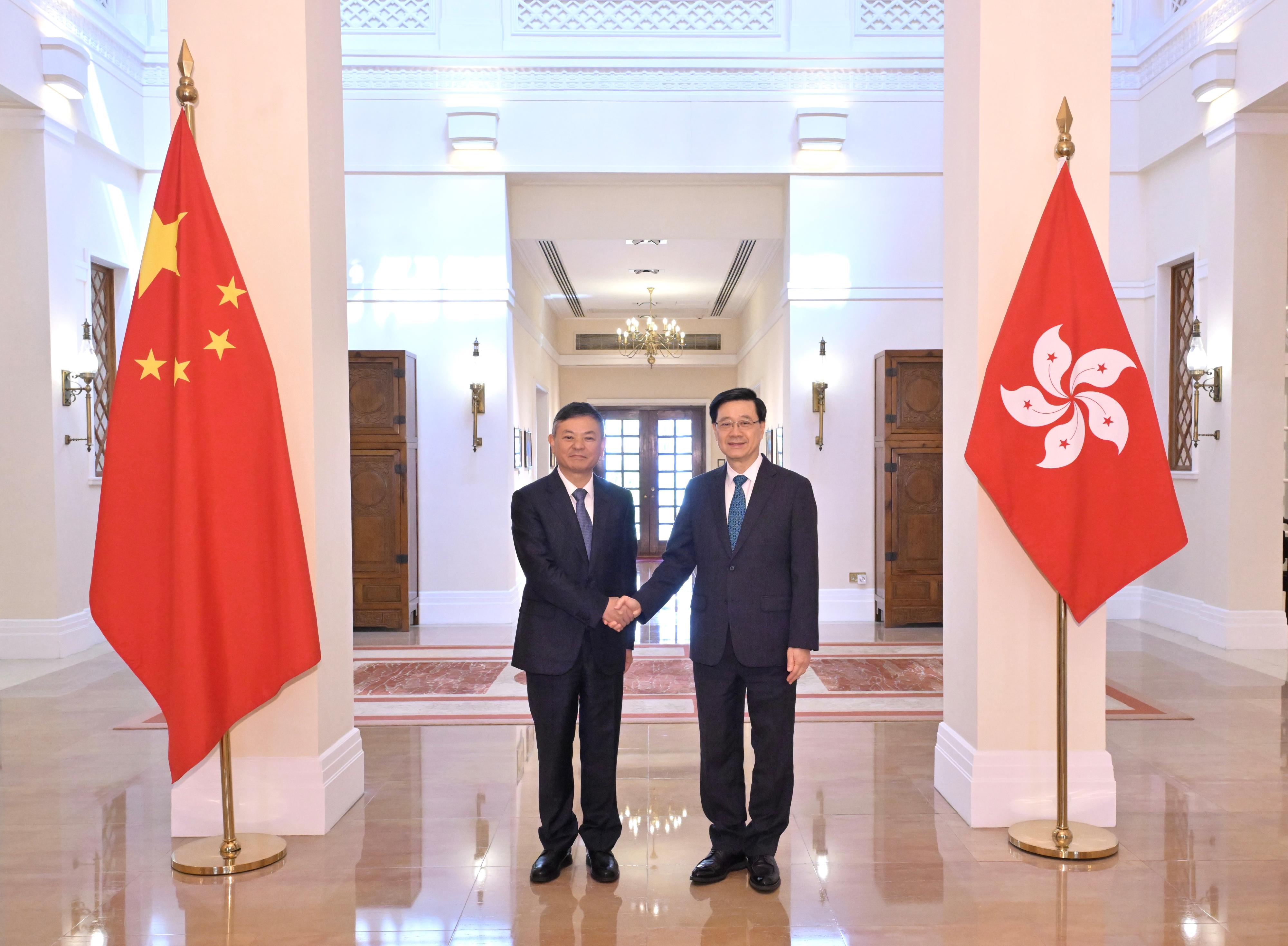 CE meets environment minister