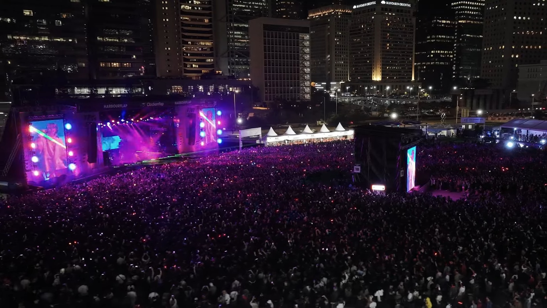 Music fans flock to the Central Harbourfront to have a wonderful weekend.