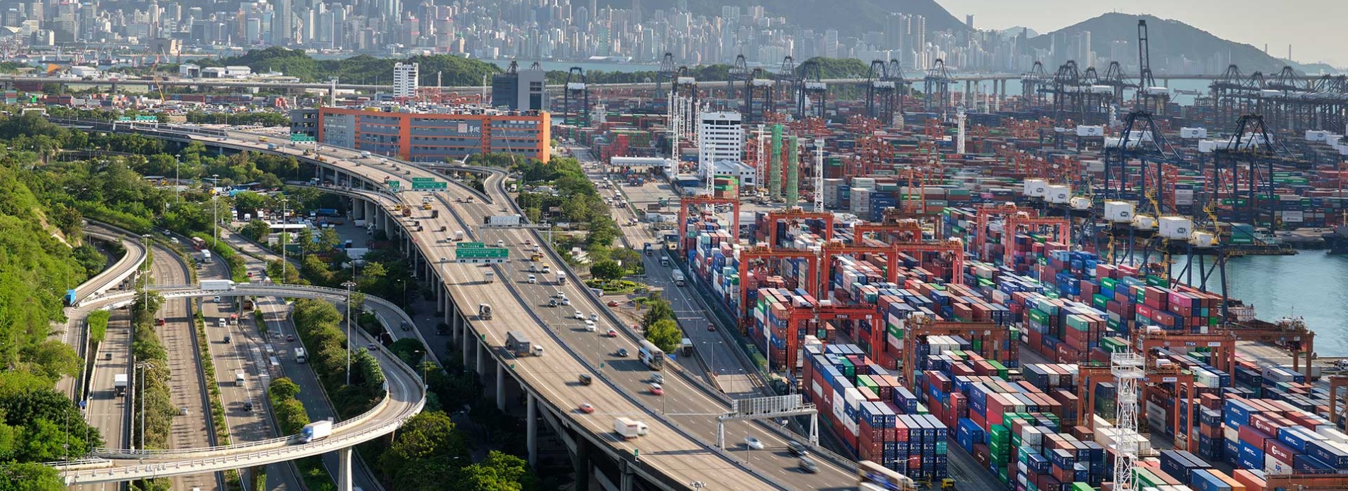 Financial Times AI and robotics in logistics sector