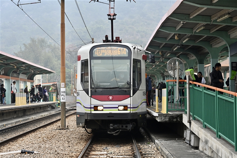行走新界西北的轻铁列车 (2022)