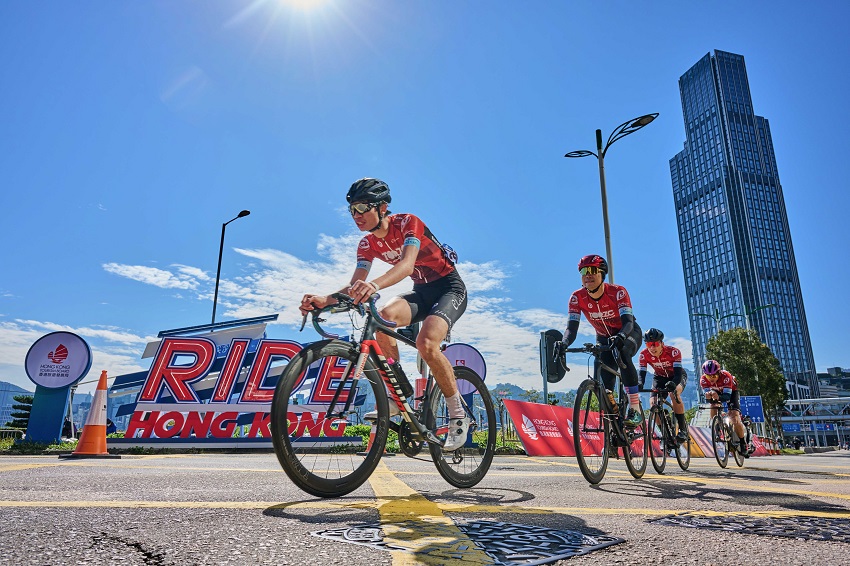Local cyclists competed for the “HKSAR 25th Anniversary Trophy”.
