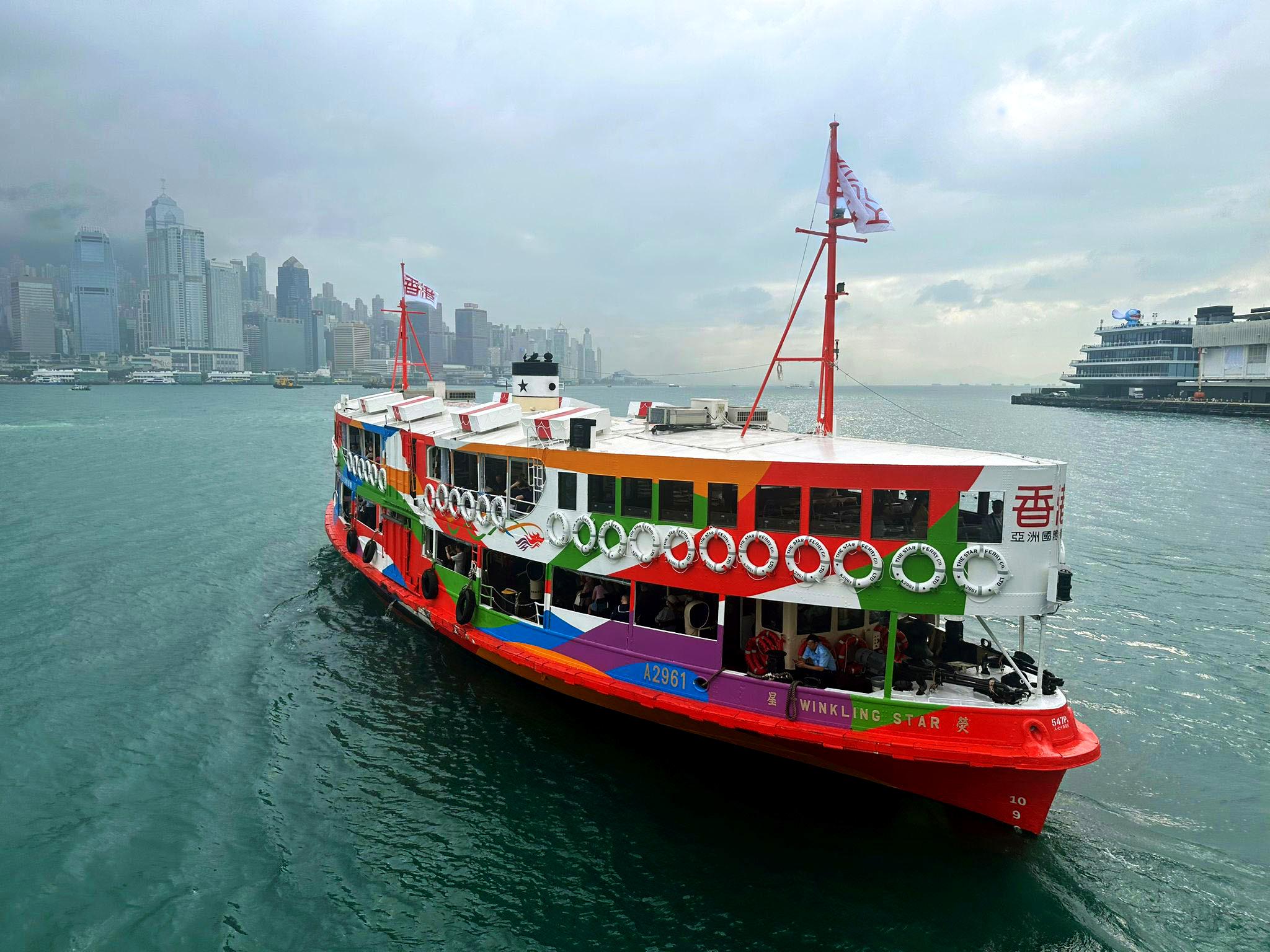 穿梭維多利亞港兩岸的天星小輪 (2025)