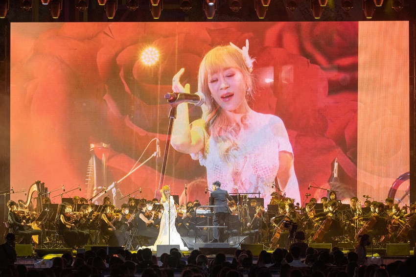 The One & Only Soprano Sumi Jo , captivated us all with her divine voice from heaven above!