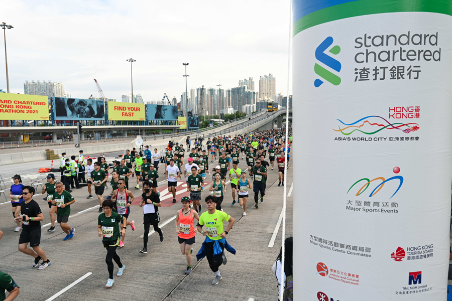 10km competitors set off from Western Harbour Crossing Toll Plaza in Kowloon. [2]