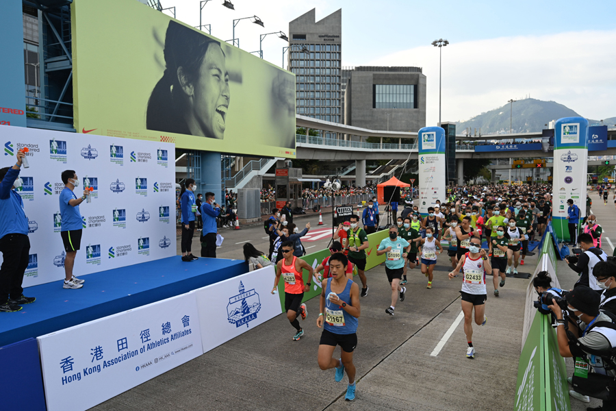 10km competitors set off from Western Harbour Crossing Toll Plaza in Kowloon. [1]
