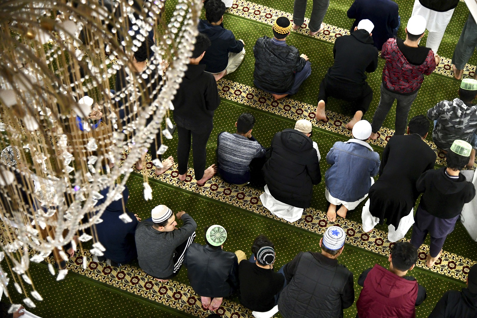 信众在九龙清真寺参与礼拜。 (2020)